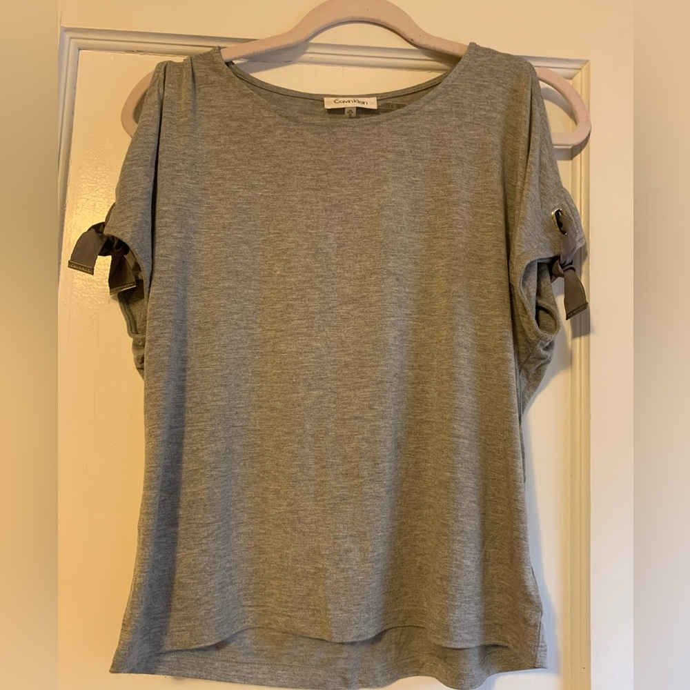 Calvin Klein cold shoulder top. Size XS.
